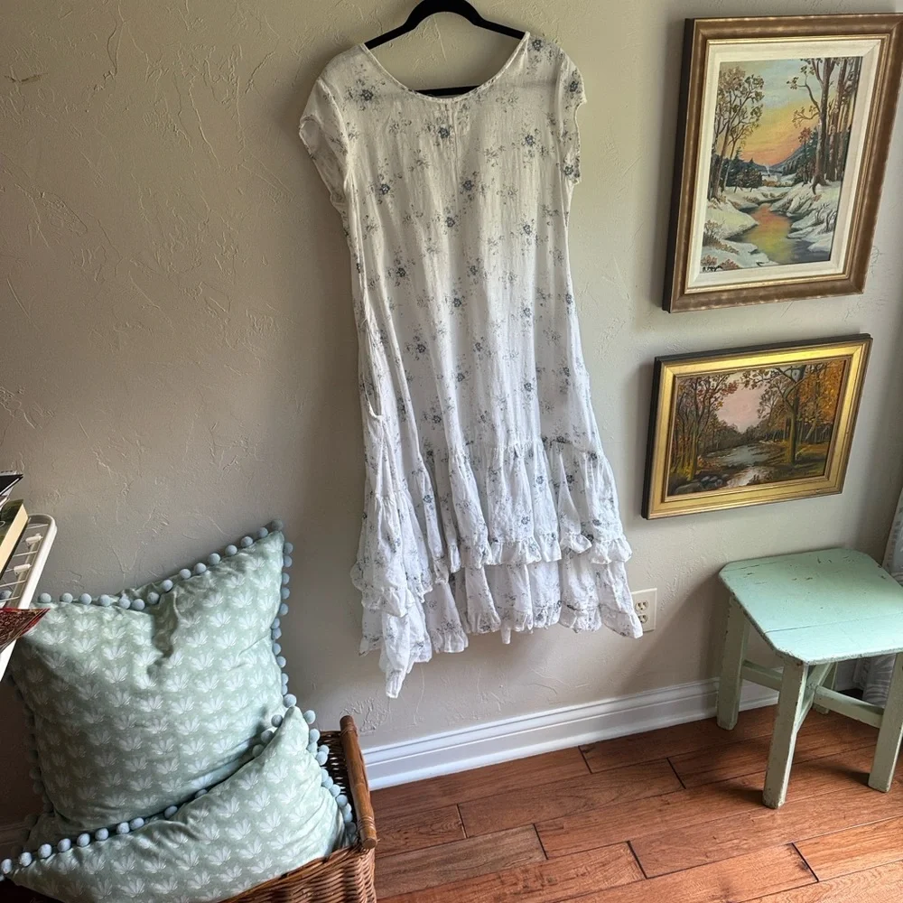 Chic White Floral High Low Dress for all the Country Living fans. - Picture 4 of 7